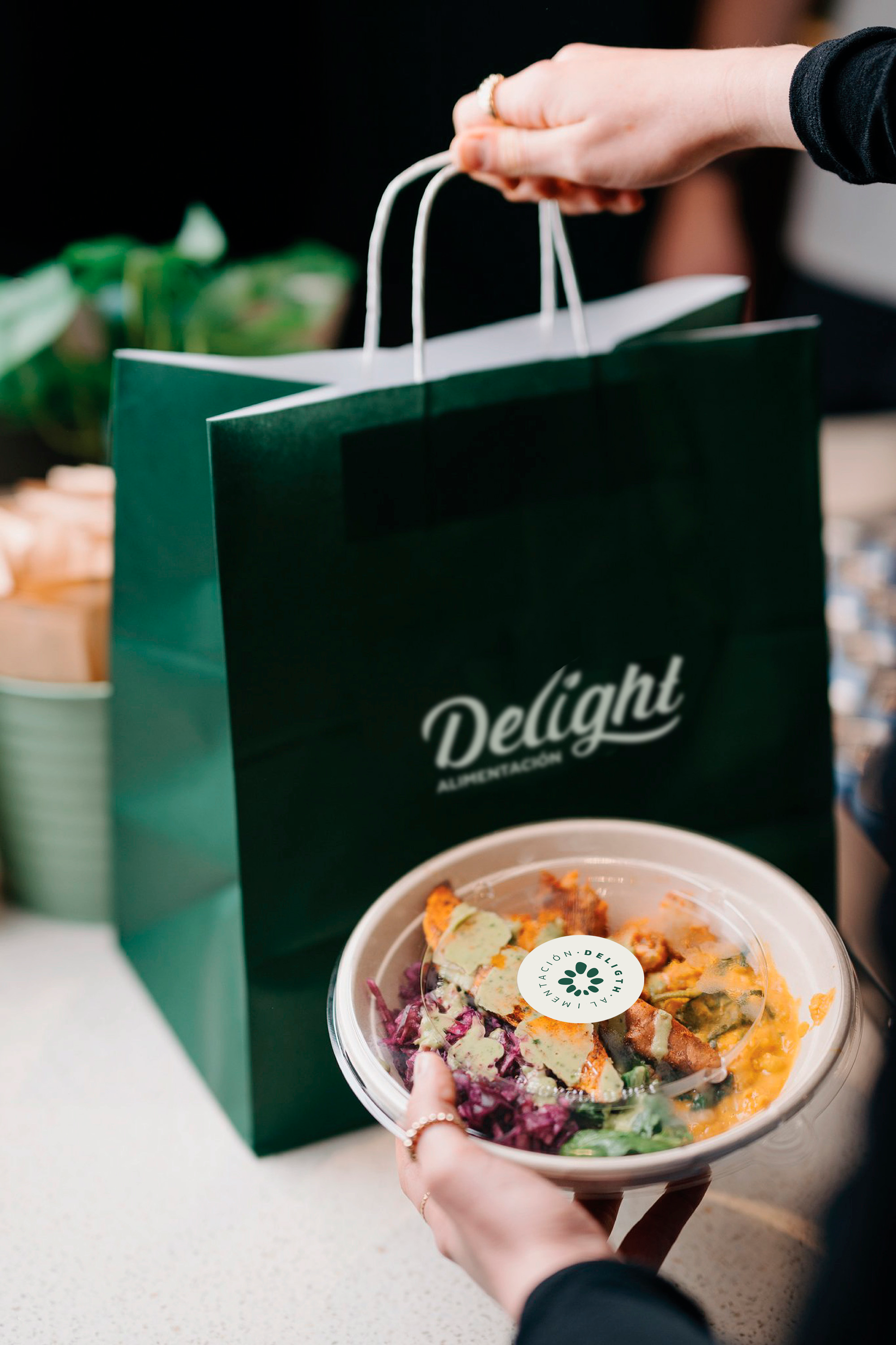 Bolsa de Delight y vianda con la identidad de la marca.